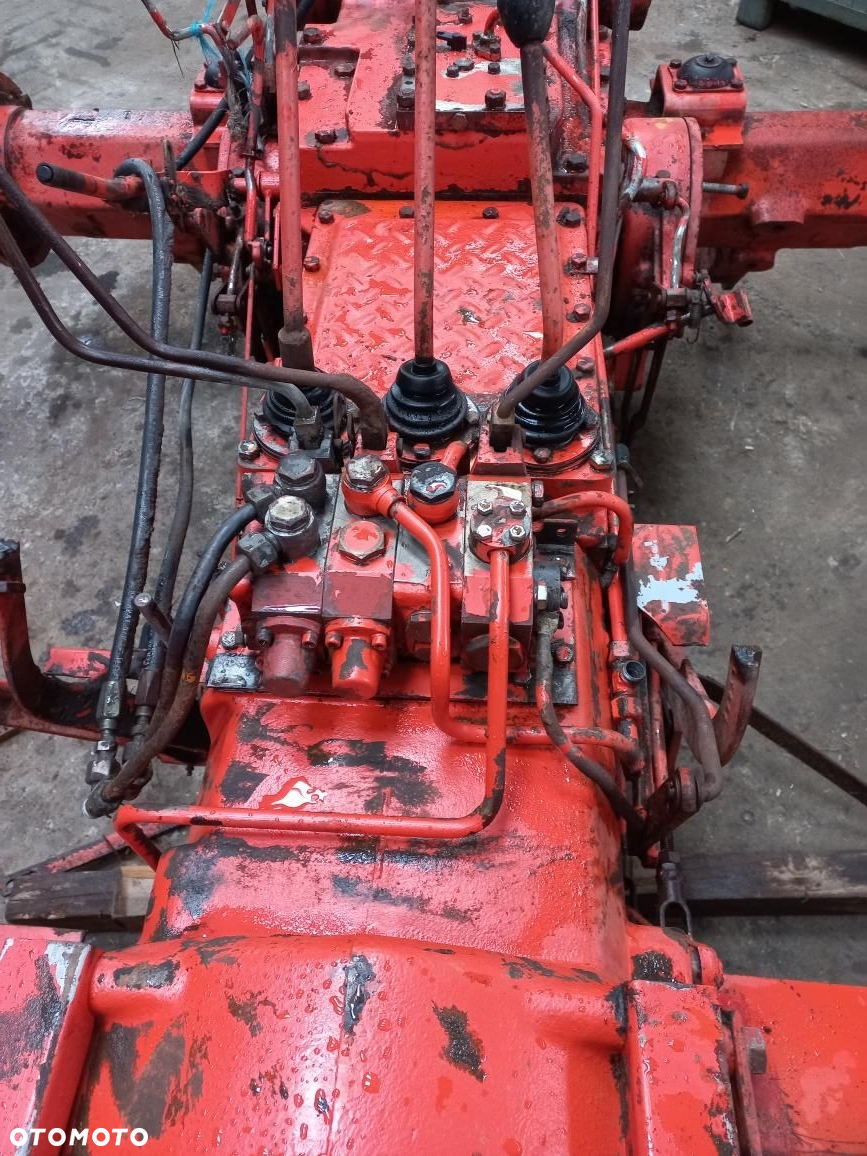 CZĘŚCI RENAULT 651,681,751,851,551,SKRZYNIA,most,widełki ,tryb,atak,koło zębate,obudowa skrzyni,podnośnik,sekcja hydrauliki,wom,wałek,ramie podnośnika.korpus,wodzik,widełki,tryb 1,2,3,4, biegu,wsteczny.mvm - 3