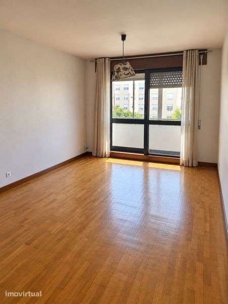 T2 Campo Alegre | Condomínio com jardim, garagem e vigilância - Grande imagem: 3/8