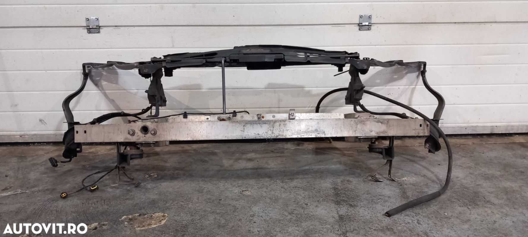 TRAGER CU TRAVERSA MERCEDES E CLASS W212 - 1