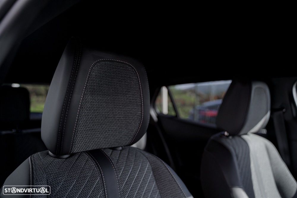 Peugeot 2008 1.2 Hybrid Allure e-DCS6 - 36