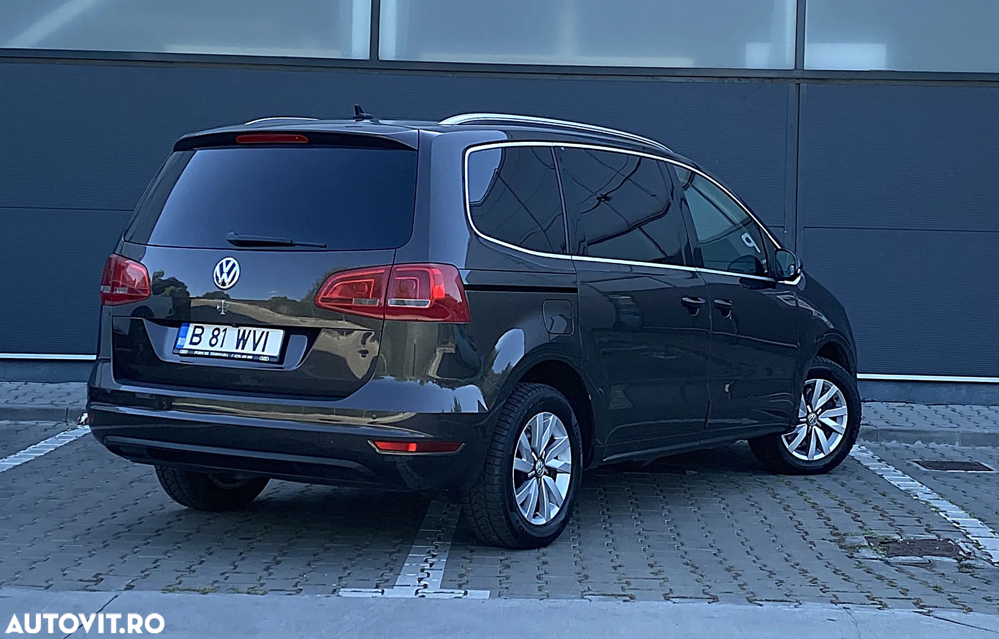 Volkswagen Sharan 2.0 TDI DSG Highline - 4