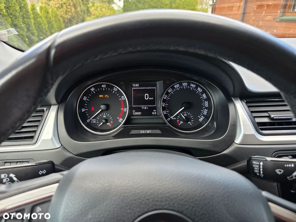 Skoda RAPID 1.2 TSI Ambition - 6