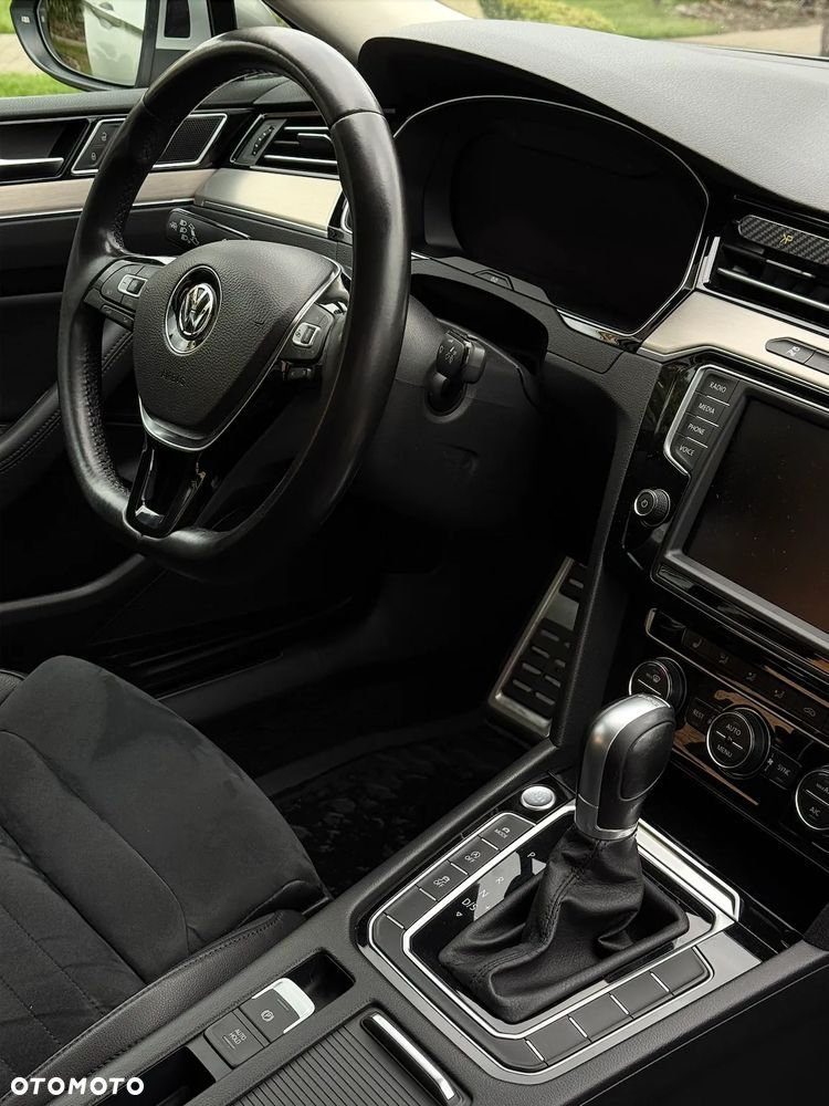 Volkswagen Passat - 16