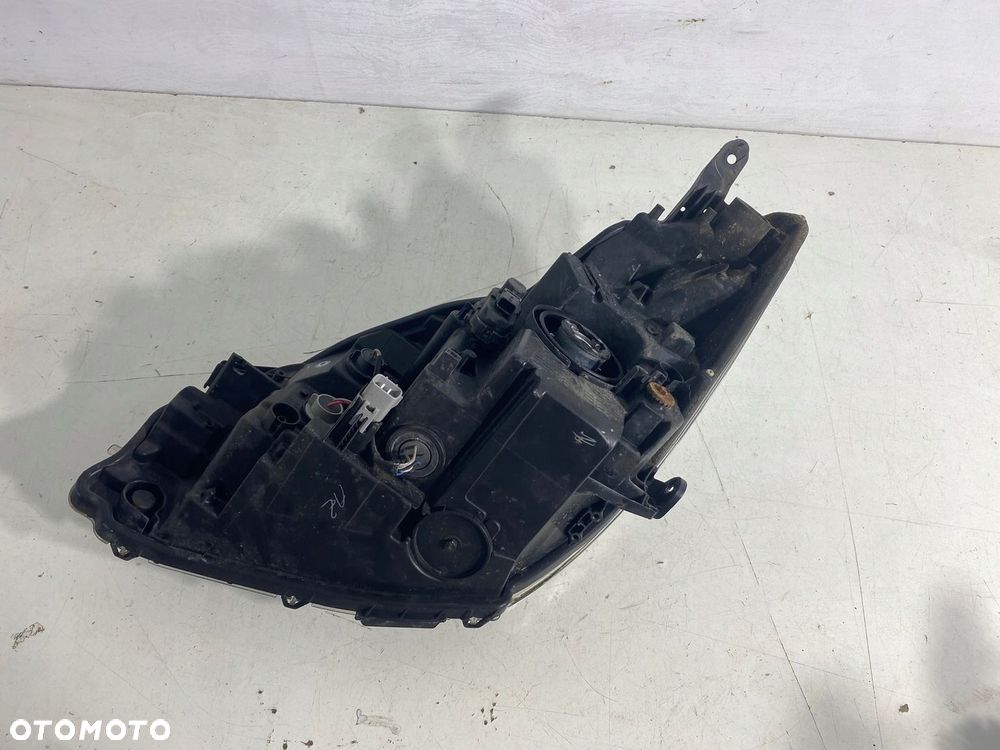 LAMPA PRAWY PRZÓD PRAWA PRZEDNIA TOYOTA YARIS III LIFT EU - 10