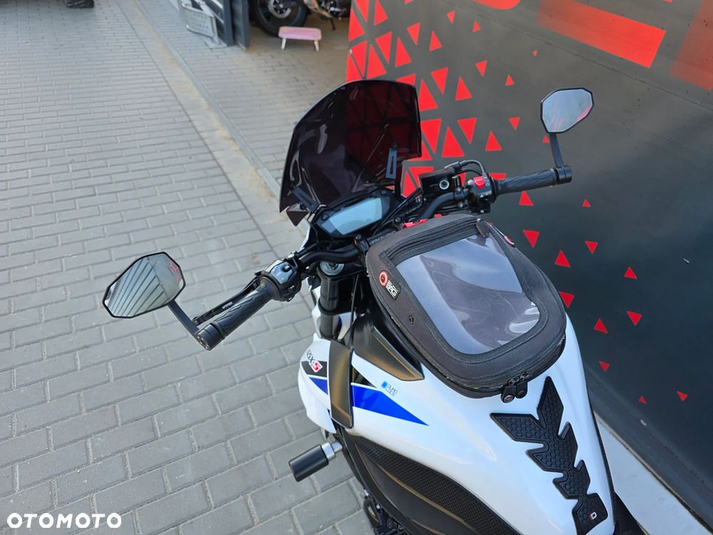 Suzuki GSX - 18