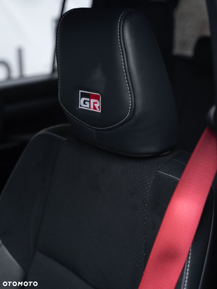 Toyota Hilux 2.8 D-4D Double Cab GR Sport II 4x4 - 25