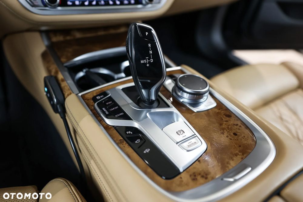 BMW Seria 7 730d xDrive - 14