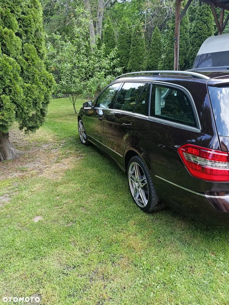 Mercedes-Benz Klasa E 220 CDI DPF BlueEFFICIENCY Automatik Avantgarde - 3