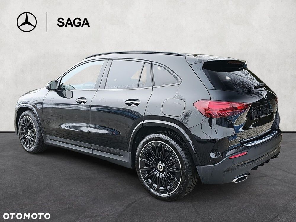 Mercedes-Benz GLA - 8