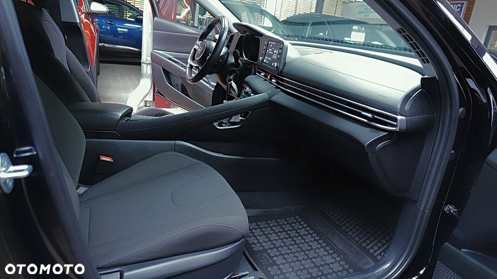 Hyundai Elantra 1.6 Smart CVT - 16