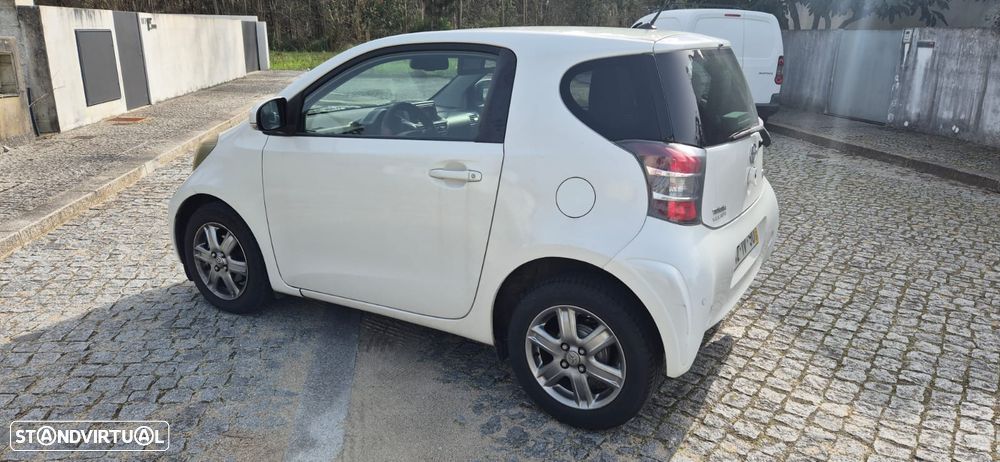 Toyota iQ 1.0 VVT-i 2 NAVI+Bluetooth - 2