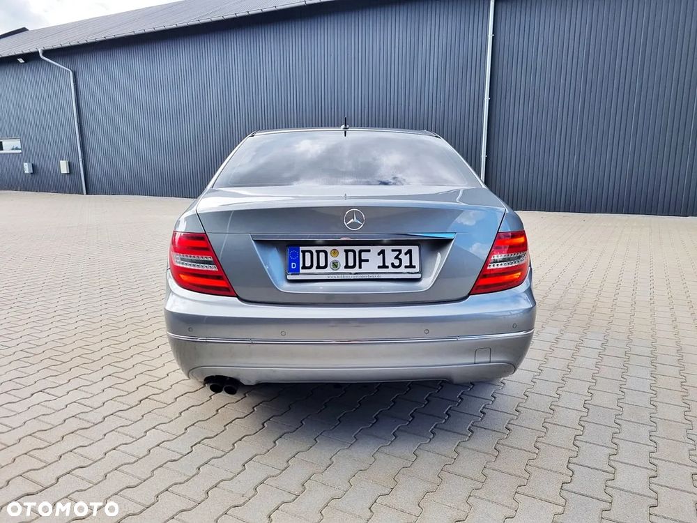 Mercedes-Benz Klasa C 180 BlueEFFICIENCY Elegance - 9