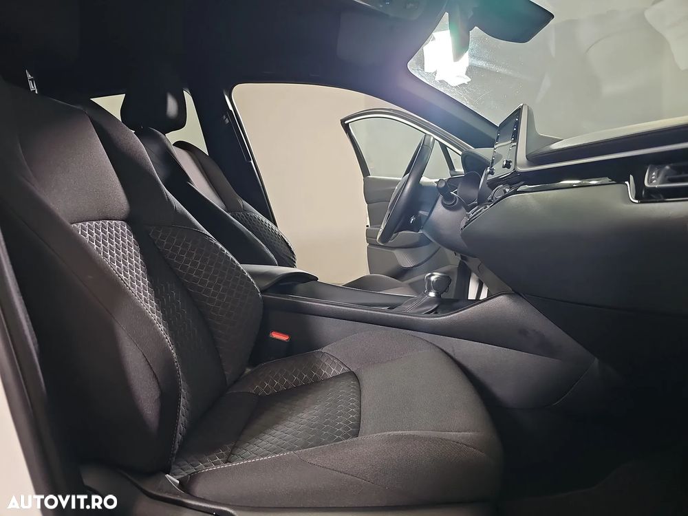 Toyota C-HR - 12