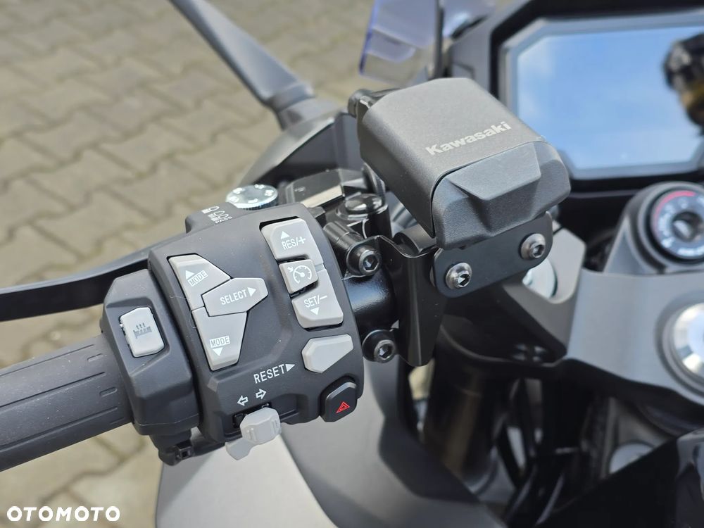 Kawasaki Ninja 1000 SX - 13