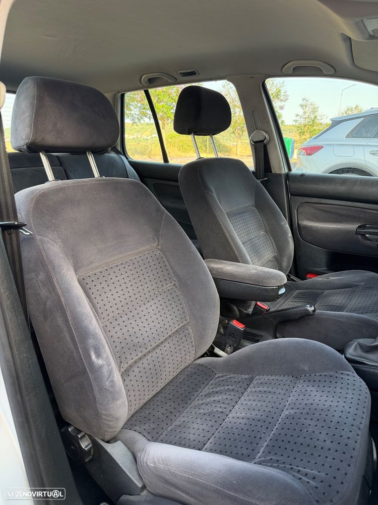 VW Golf 1.4i Conceptline - 11