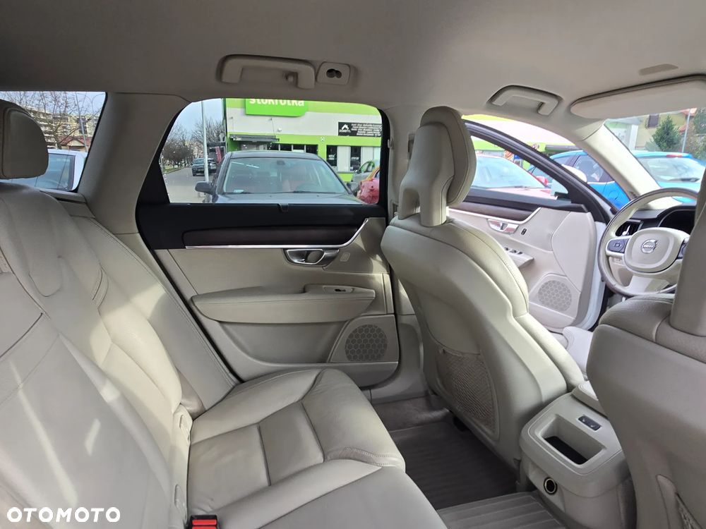Volvo V90 Cross Country - 34