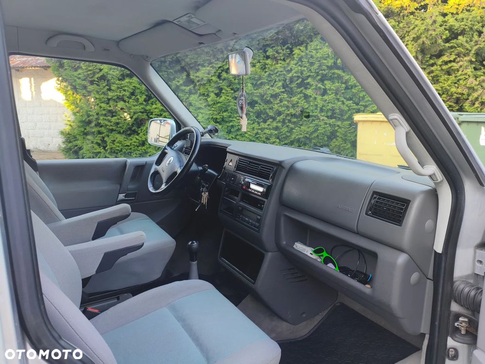 Volkswagen Multivan - 13