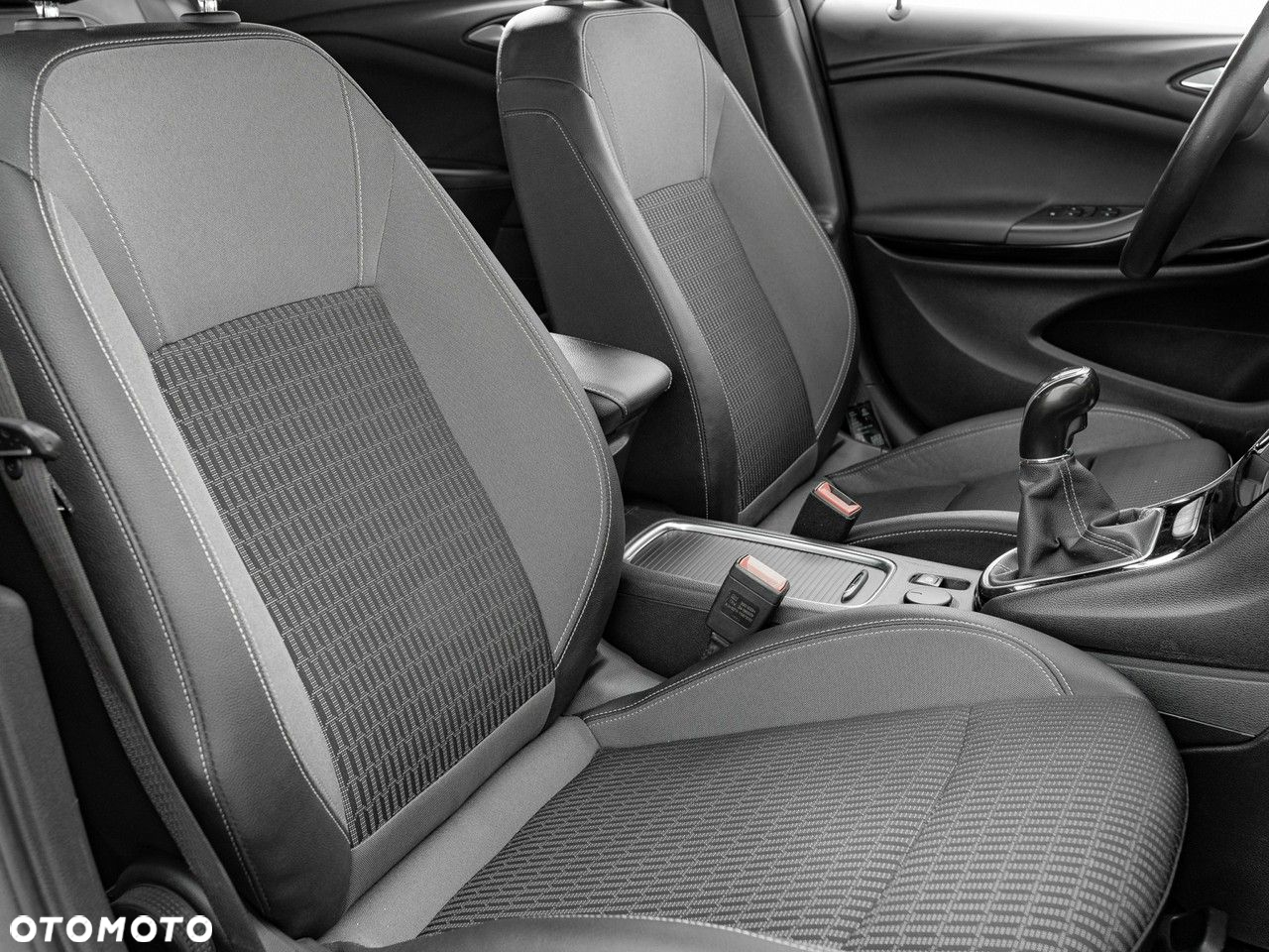 Opel Astra V 1.2 T Elegance S&S - 34