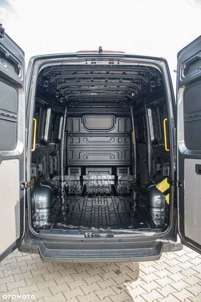 Volkswagen Crafter 35 2.0 TDI 140 KM L3H3 3m 8-automat - 6