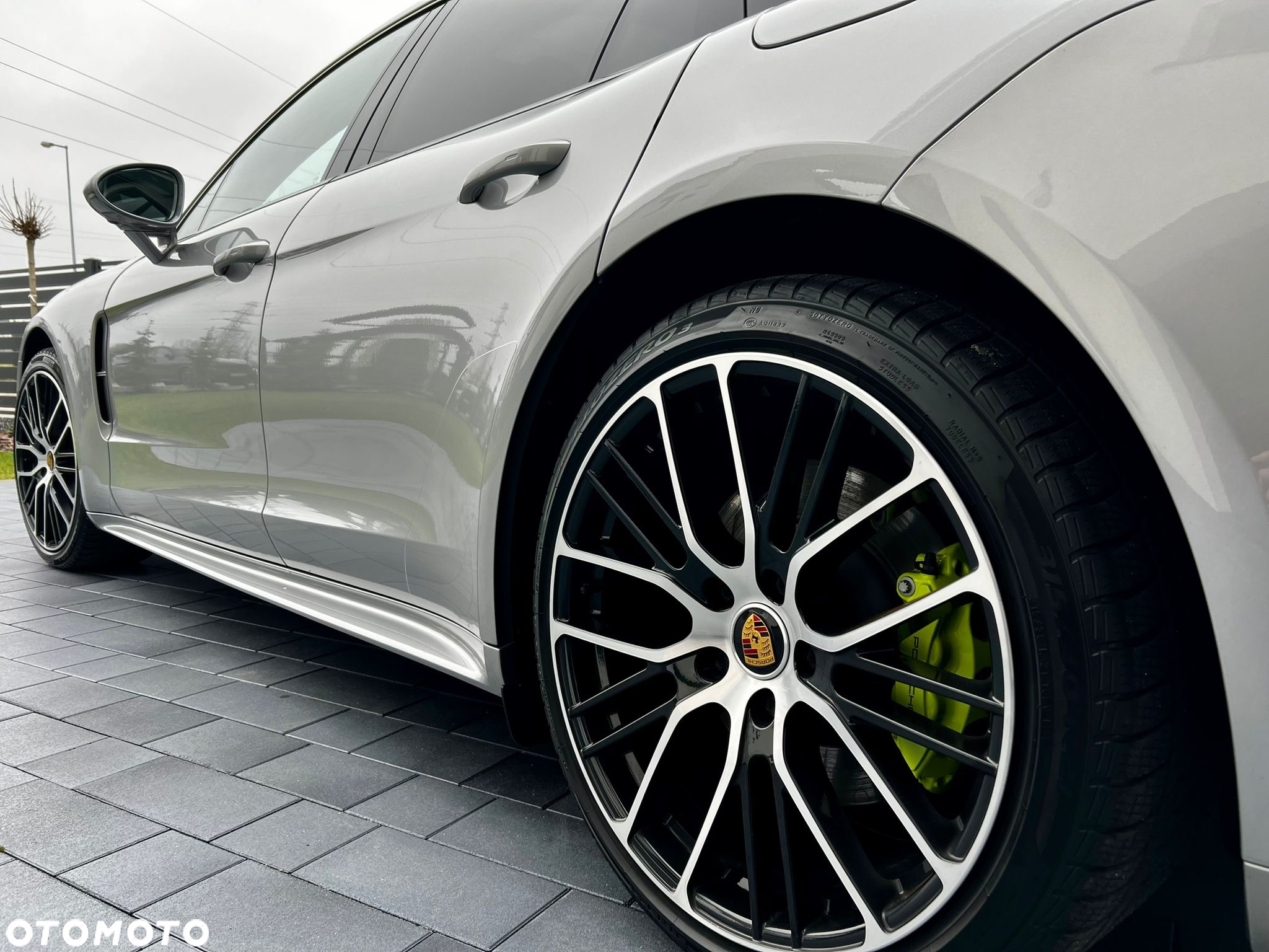 Porsche Panamera 4 E-Hybrid Platinum Edition - 11