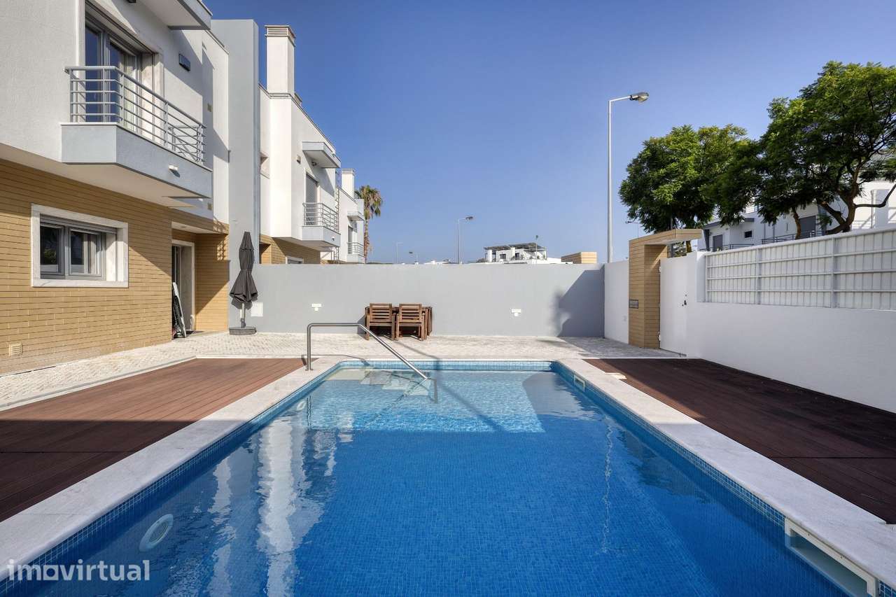 Moradia geminada T3 com piscina privativa e garagem - Funchalinho,... - Grande imagem: 2/36