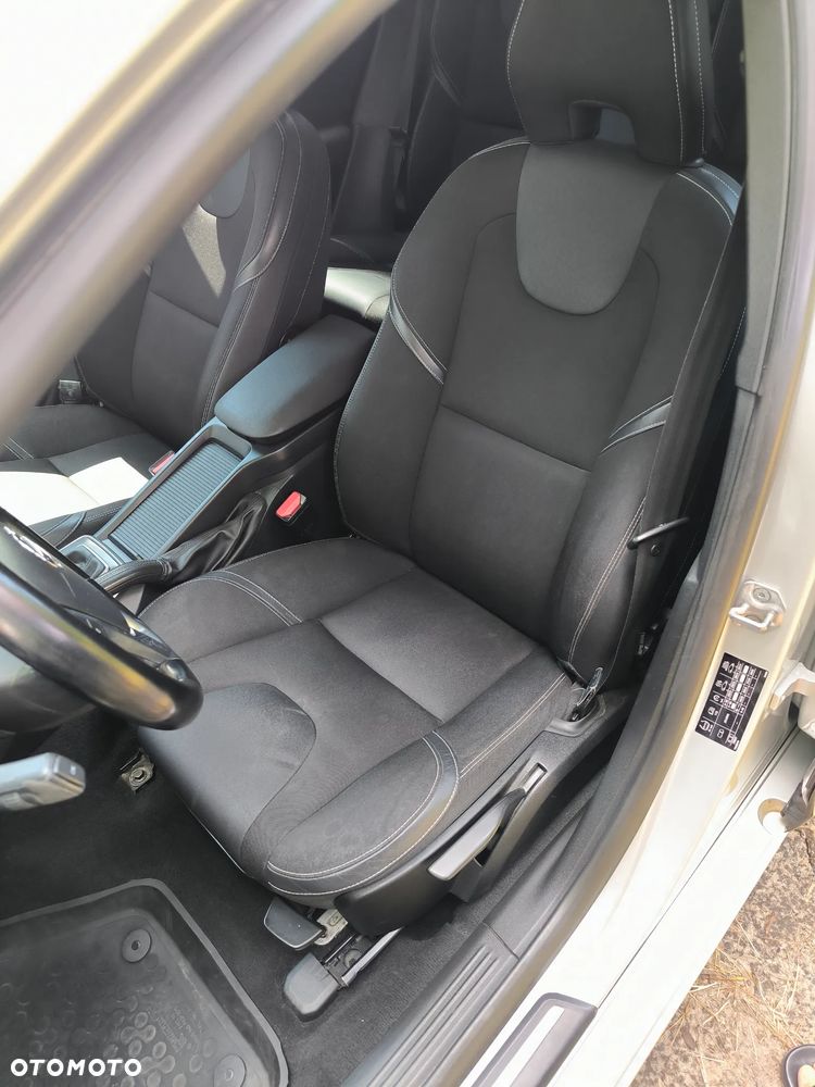 Volvo V40 D4 Drive-E Momentum - 32