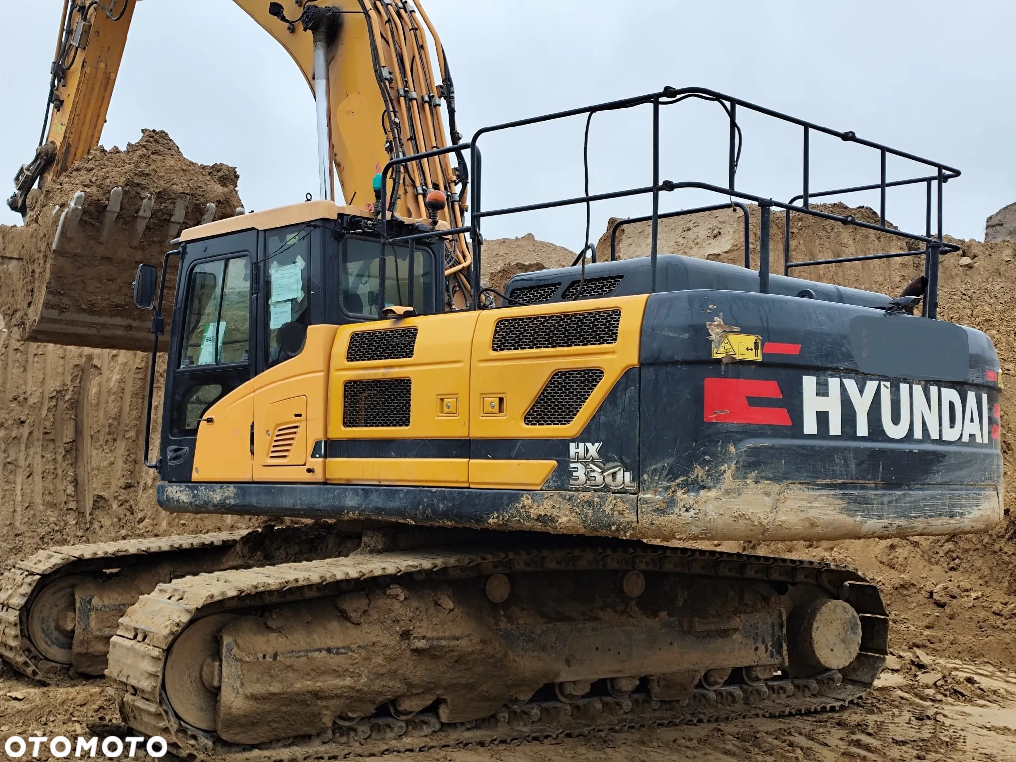 Hyundai HX-330 L - 3