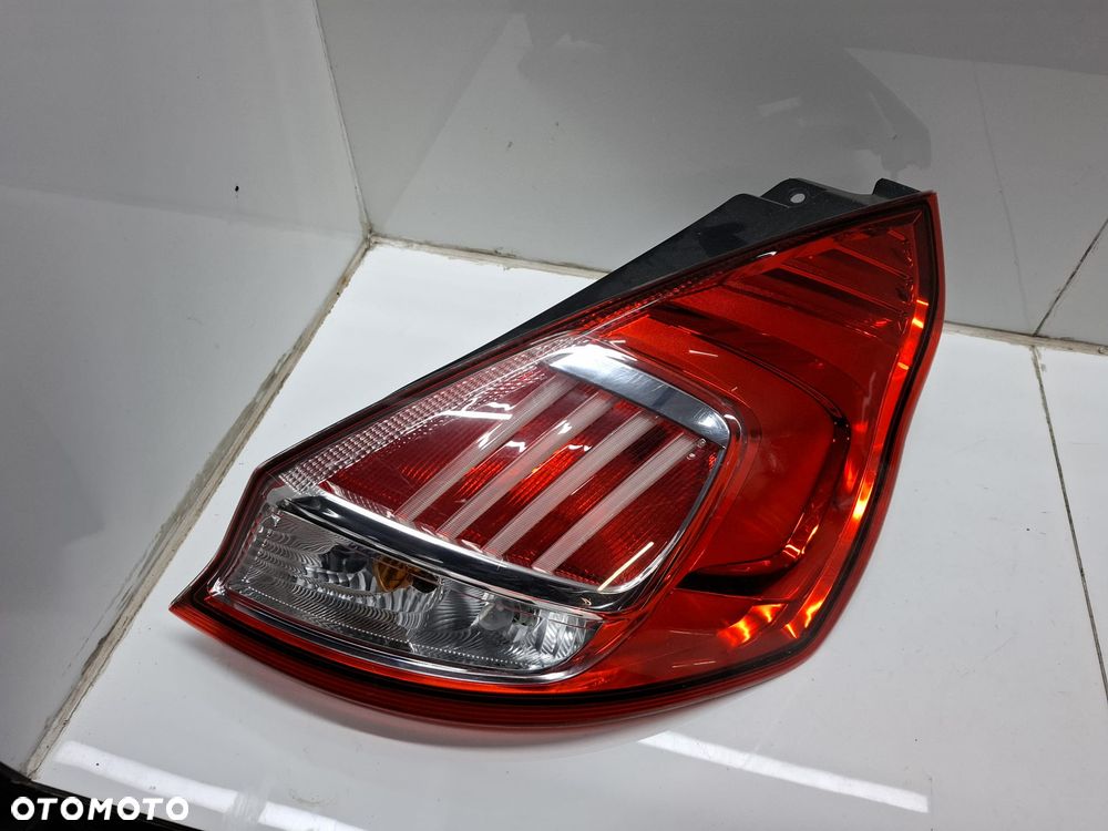 LAMPA TYLNA PRAWA TYŁ FORD FIESTA MK VII LIFT - 2