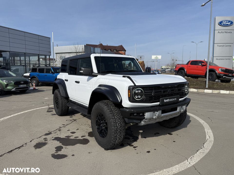 Ford Bronco - 8