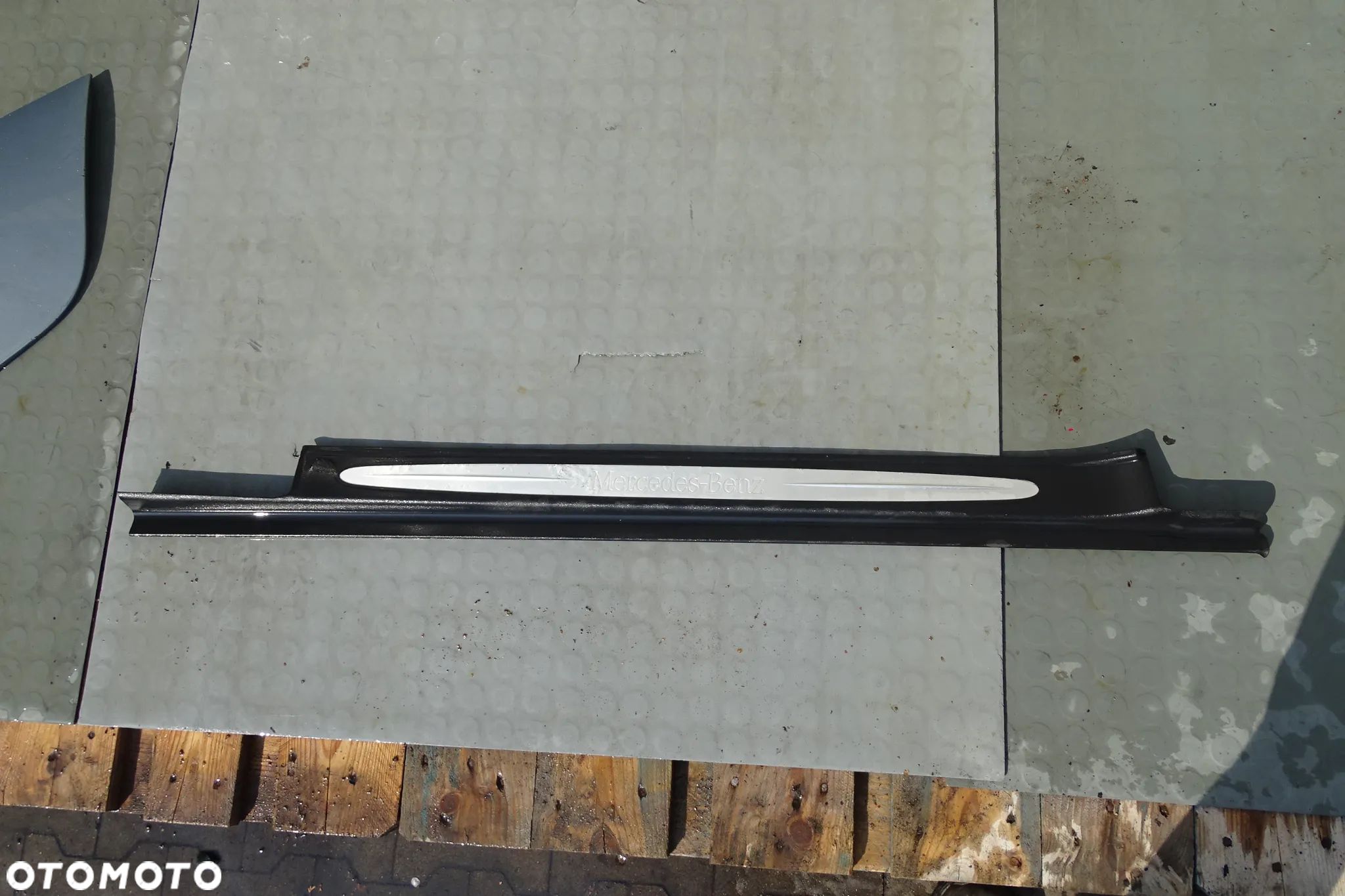 Listwa wewnętrzna progowa lewa Mercedes CLK W209 AMG A2096800135 - 1