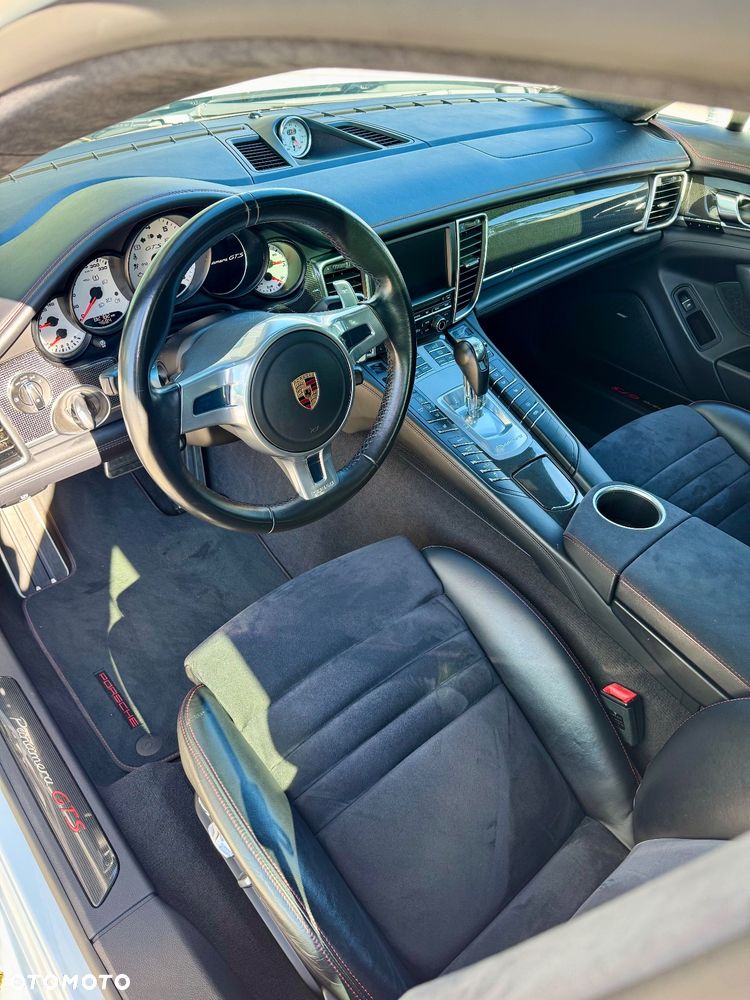 Porsche Panamera GTS - 17