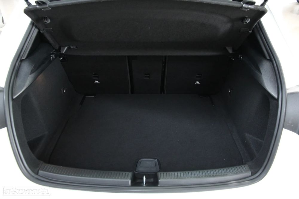 Mercedes-Benz A 180 d AMG Line Aut. — fotografia 23