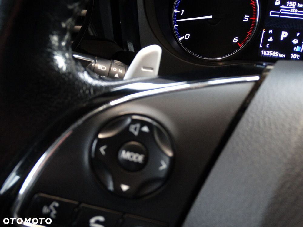 Mitsubishi Outlander - 32