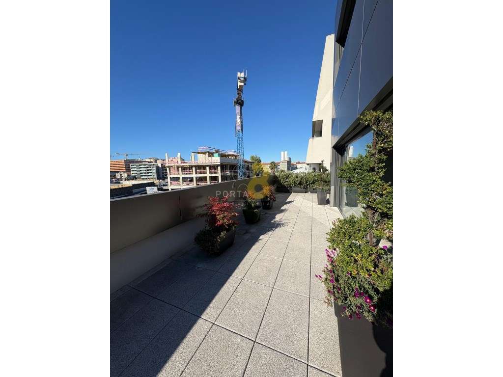 Apartamento T1 com Terraço, Lugar de Garagem, Mobilado e Equipado j... - Grande imagem: 3/20