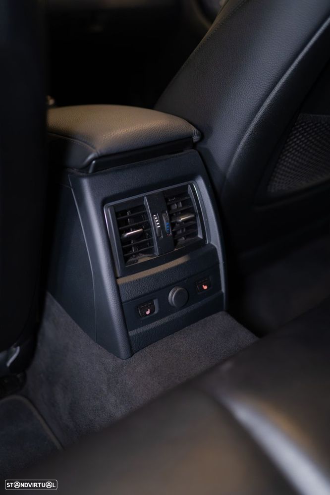 BMW 330 i Pack M Auto - 23