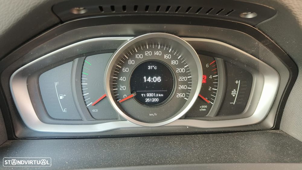 Volvo V60 2.0 D3 Momentum - 17