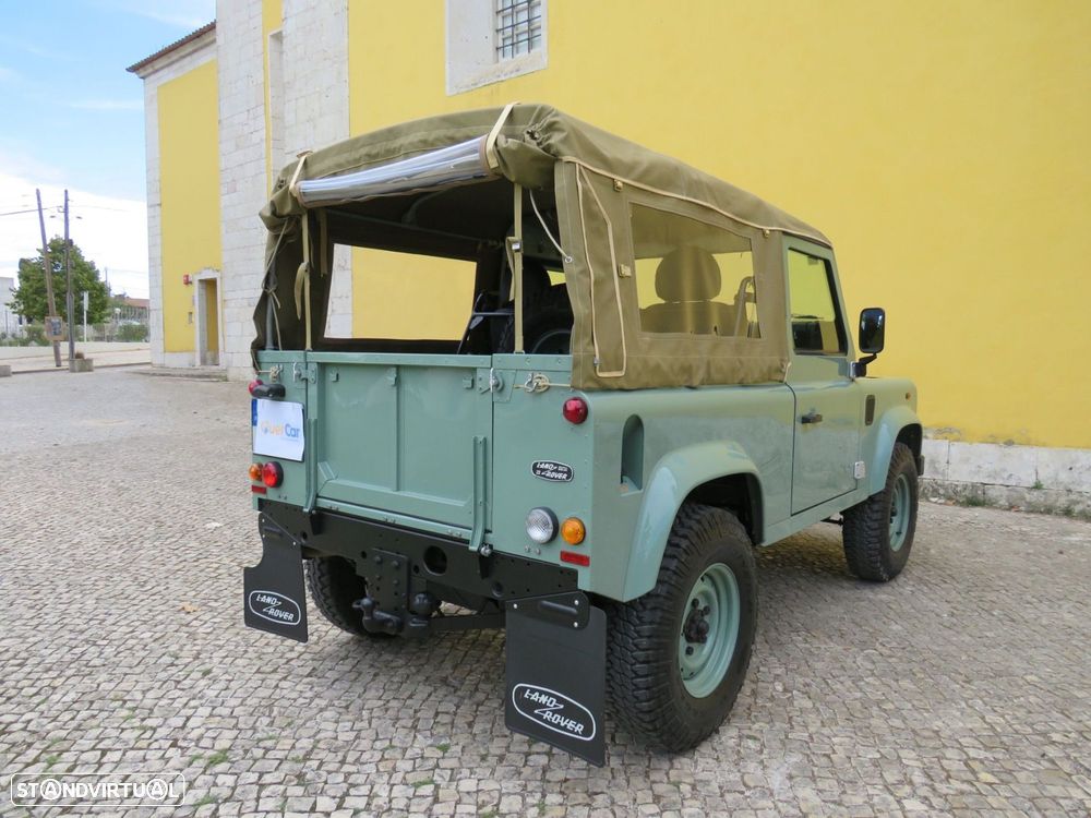 Land Rover Defender - 26