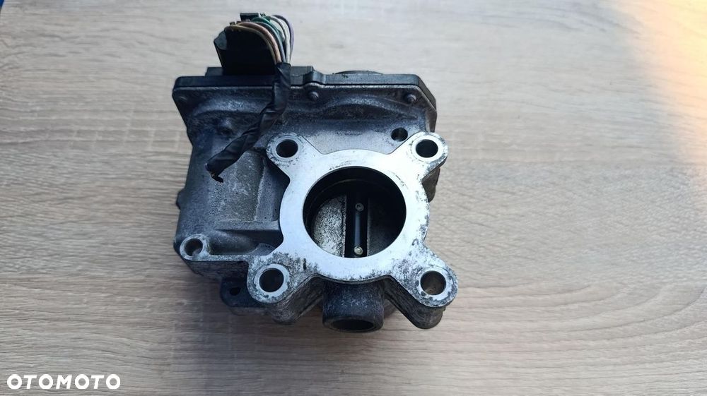 PRZEPUSTNICA POWIETRZA RENAULT CLIO III 3 1.2B 8200568712B - 8