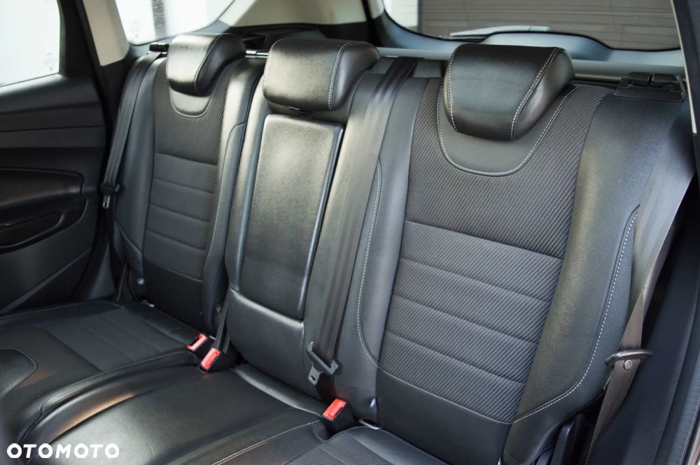 Ford Kuga 2.0 TDCi 2x4 Titanium - 32