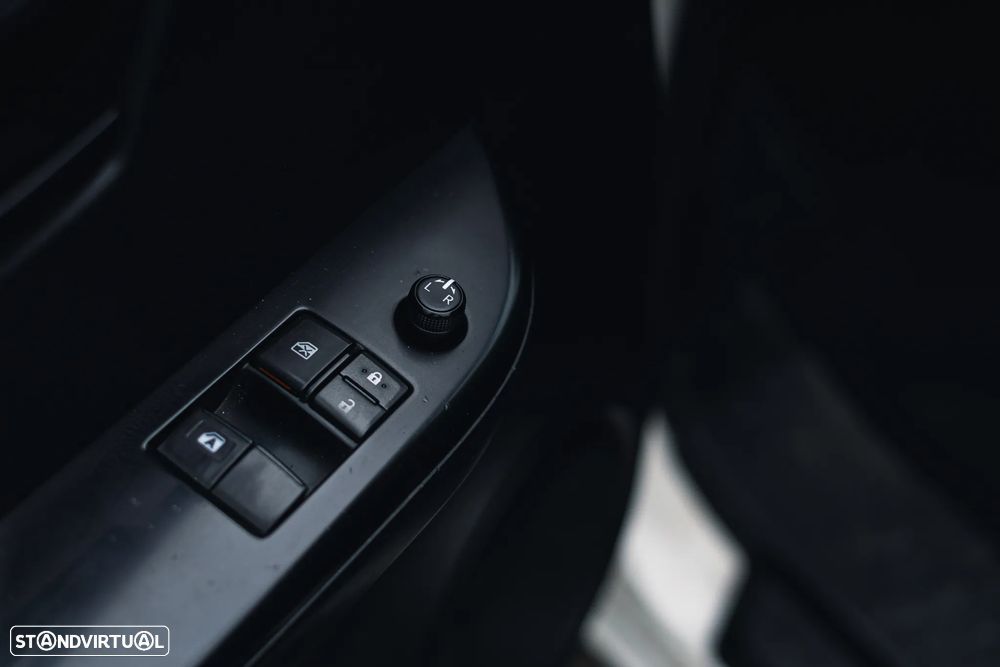 Toyota Hilux 2.4 D-4D 4WD CD CH - 21