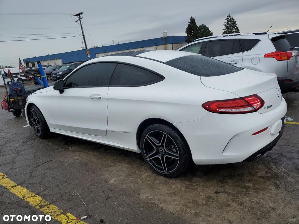 Mercedes-Benz Klasa C 300 4Matic 9G-TRONIC - 3