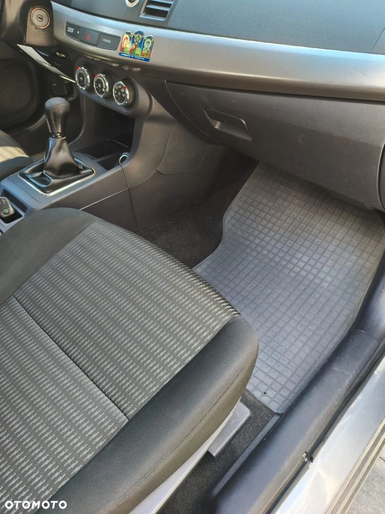 Mitsubishi Lancer - 5