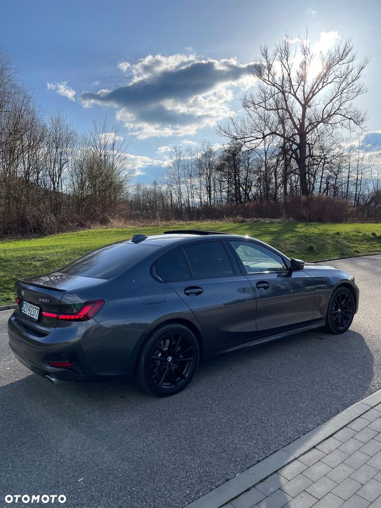 BMW Seria 3 330i Sport Line - 2