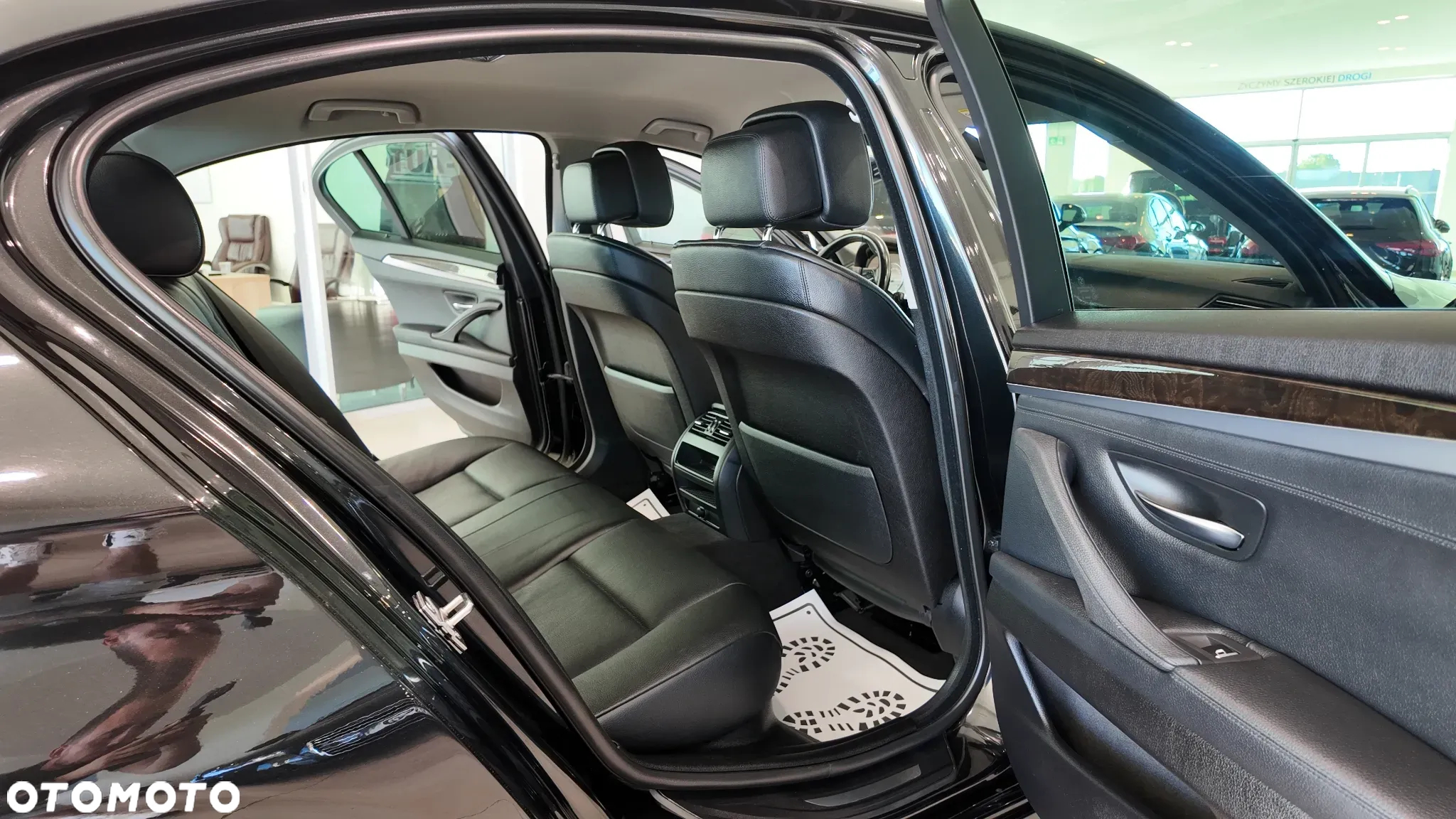 BMW Seria 5 523i - 33