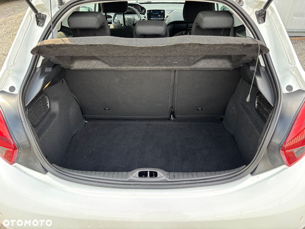 Peugeot 208 - 13