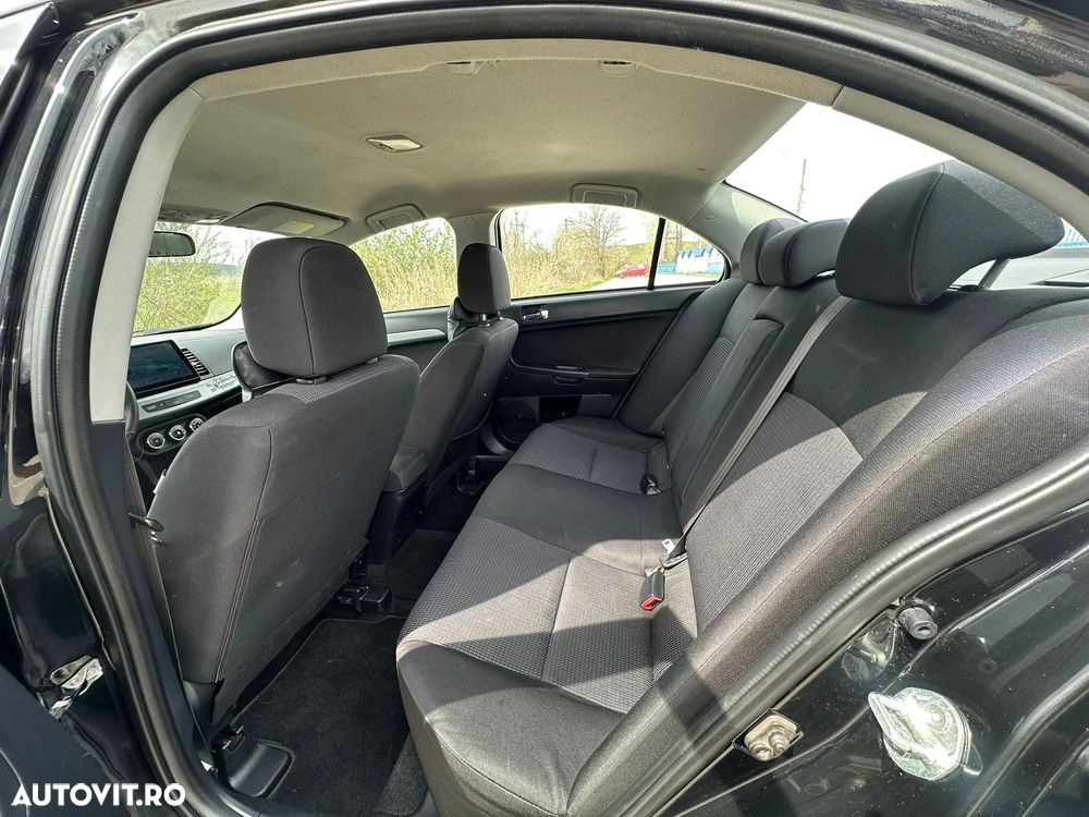 Mitsubishi Lancer 1.5 Inform - 15