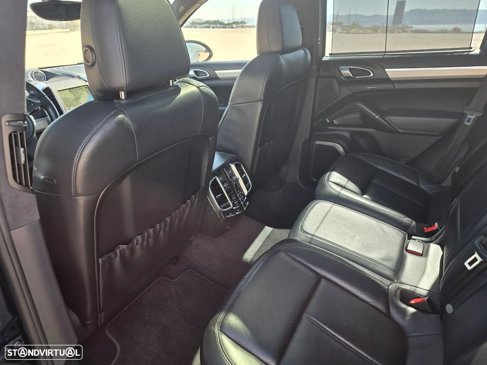 Porsche Cayenne Turbo Tiptronic S - 61