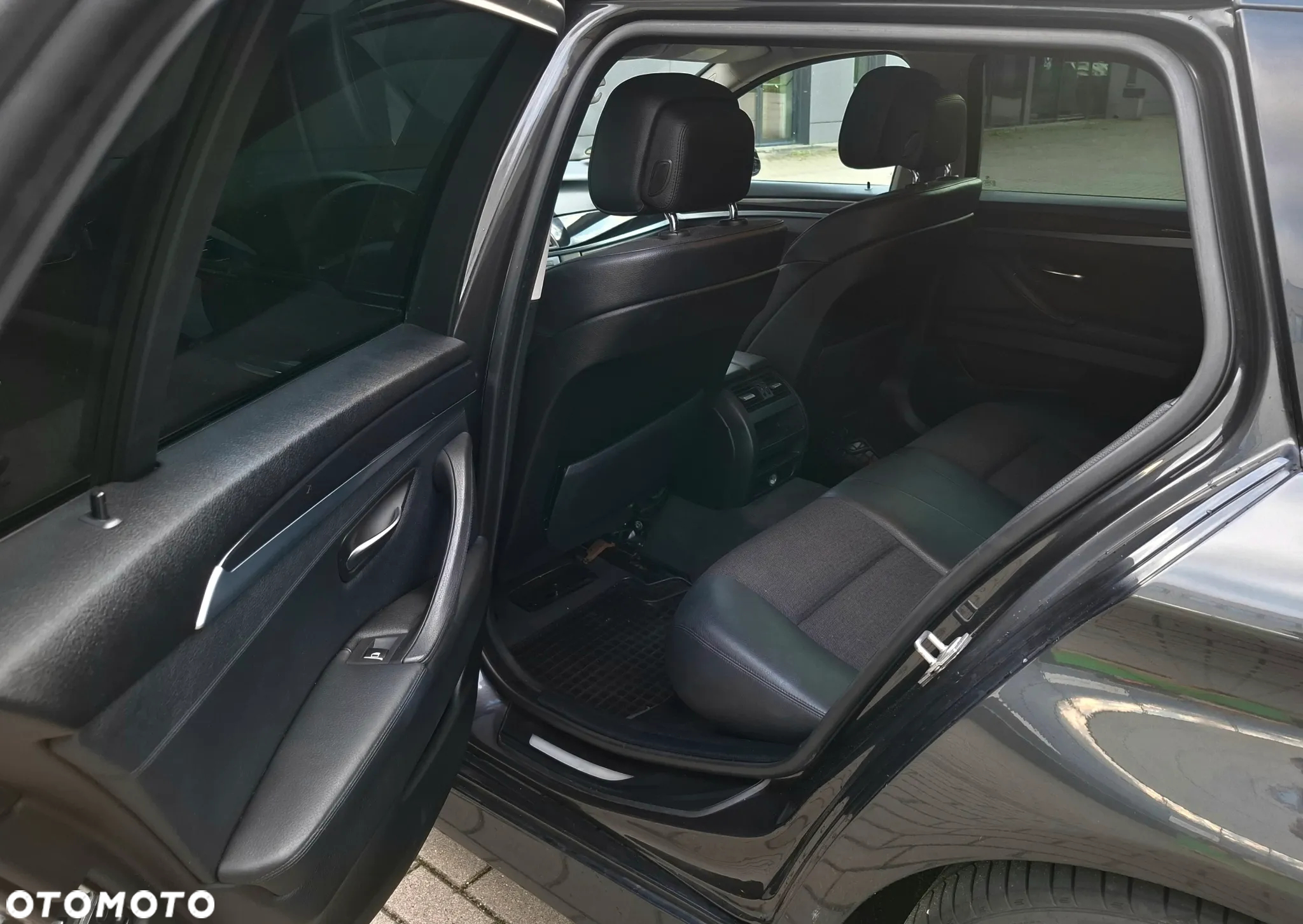BMW Seria 5 525d - 29