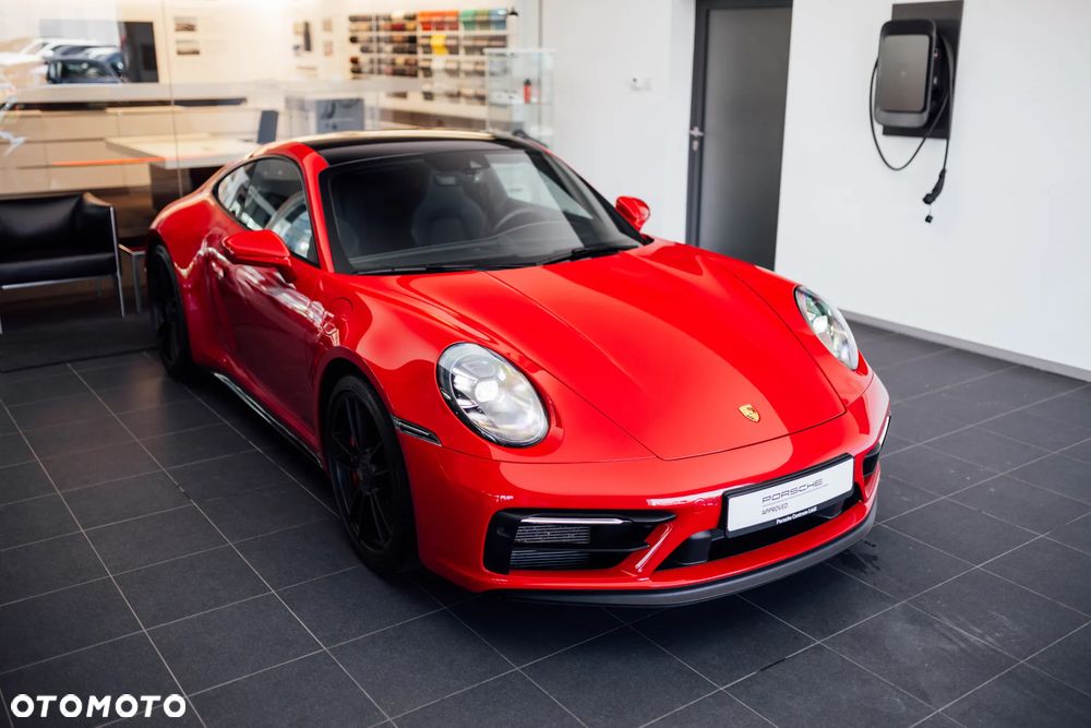Porsche 911 Carrera 4 GTS - 7