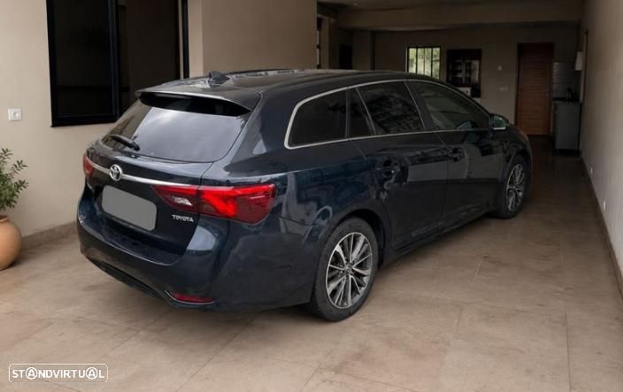 Toyota Avensis SW 2.0 D-4D Exclusive - 2